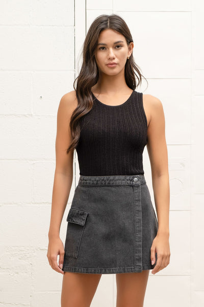 Round Neck Sleeveless Sweater Top